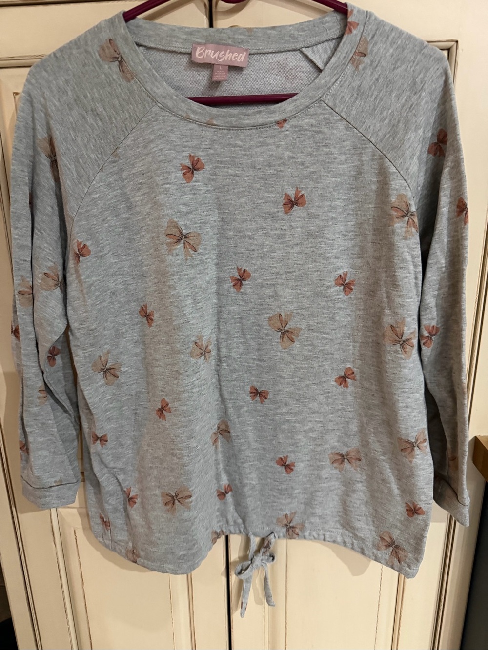 Brushed Gray Peach Bows Print Tie-Hem Sweatshirt